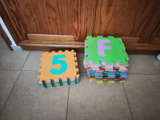 Puzzle suelo acolchado con números y letras