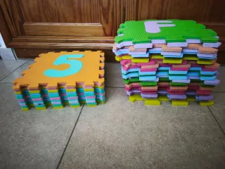 Puzzle suelo acolchado con números y letras