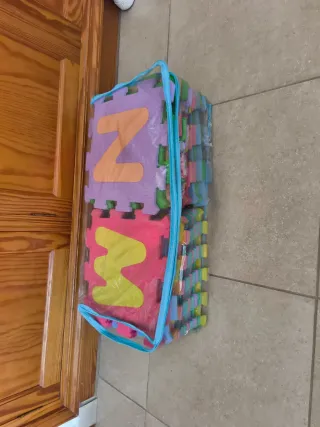 Puzzle suelo acolchado con números y letras