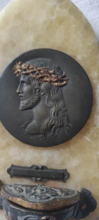 Benditera modernista antigua de mármol y bronce