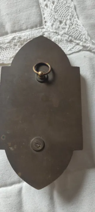 Benditera modernista antigua de mármol y bronce