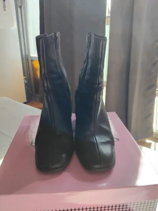 Botines de piel negros