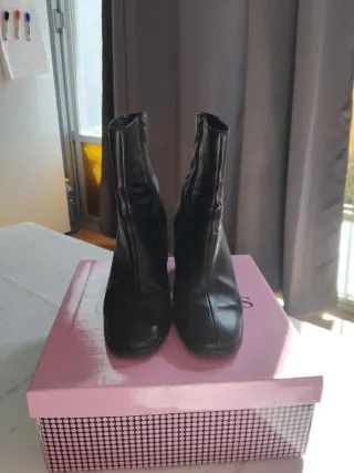 Botines de piel negros