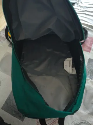 Mochila Quechua Verde y Negra