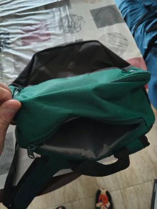 Mochila Quechua Verde y Negra