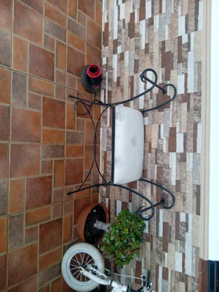 Banqueta de forja con asiento tapizado