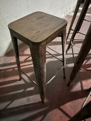 Conjunto mesa alta y 4 taburetes