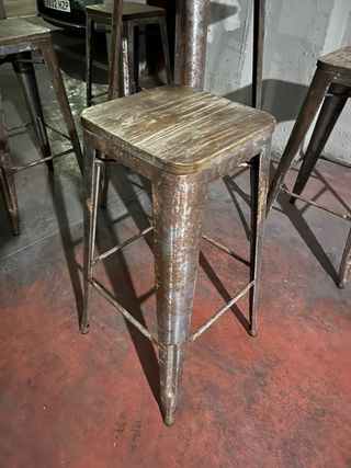 Conjunto mesa alta y 4 taburetes