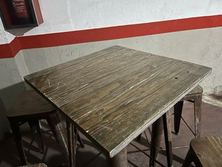 Conjunto mesa alta y 4 taburetes