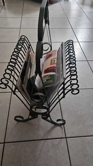 Porta riviste in metallo nero