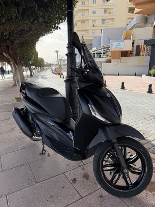 Piaggio Beverly 300cc HPE 2025 deep black NO URGE