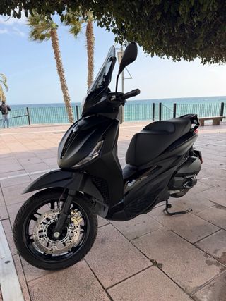 Piaggio Beverly 300cc HPE 2025 deep black NO URGE