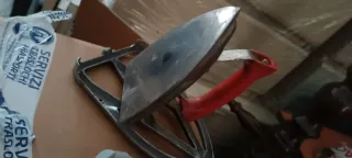 Ferro da stiro antico rosso