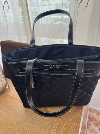 Bolso Tommy Hilfiger Negro Acolchado