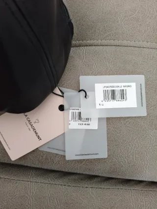 Gorra Lola Casademunt polipiel negra