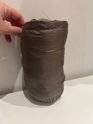 Plumas fino mujer marrón