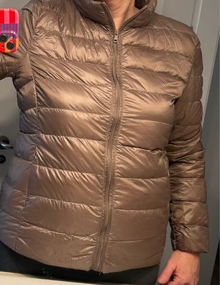 Plumas fino mujer marrón