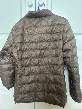 Plumas fino mujer marrón