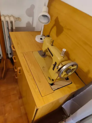 Mueble máquina de coser Wertheim