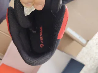 Zapatillas Airwalk Negras y Rojas