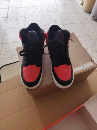 Zapatillas Airwalk Negras y Rojas