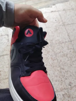 Zapatillas Airwalk Negras y Rojas