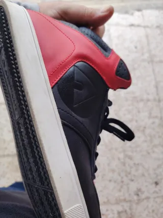 Zapatillas Airwalk Negras y Rojas