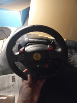 Volante Thrustmaster Ferrari 296 GTB Xbox