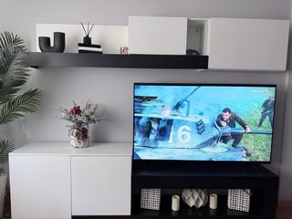 Mueble TV salón blanco y negro