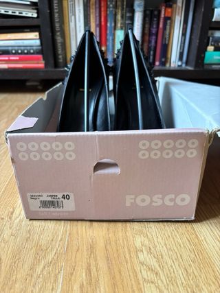 Zapatos italianos de tacón negros con tachuelas