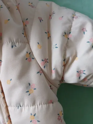 Buzo bebé 6 meses floral con capucha