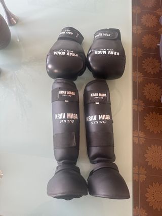 Guantes y espinilleras Krav Maga