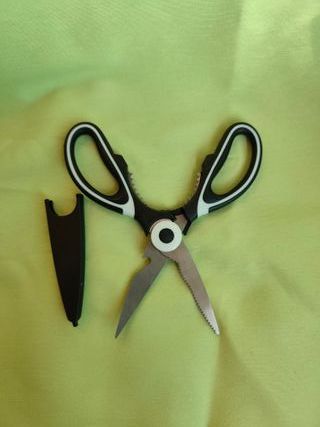 Tijeras de cocina multifunción con funda – Nueva