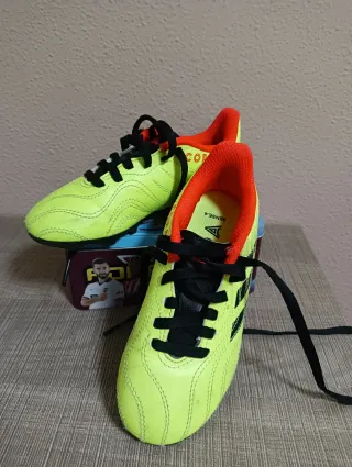 Botas de fútbol Adidas niño talla 28.5