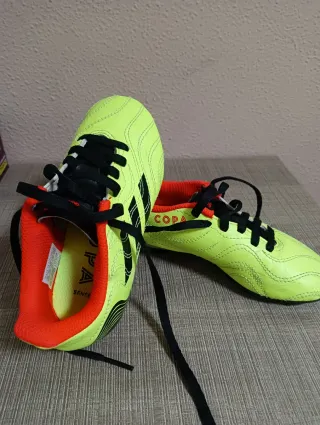 Botas de fútbol Adidas niño talla 28.5