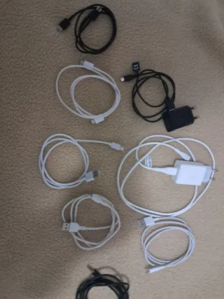 Cables y cargadores varios