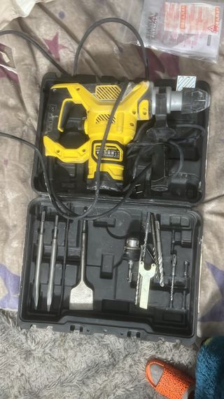 Taladro Stanley Fatmax con brocas