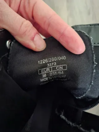 Botas negras plataforma con cadena