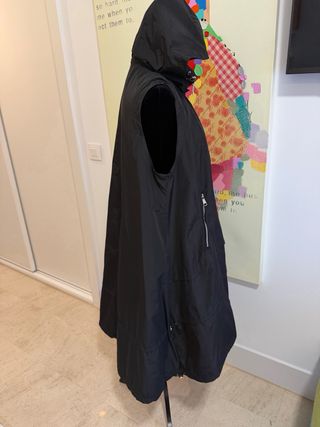 Gabardina larga con capucha