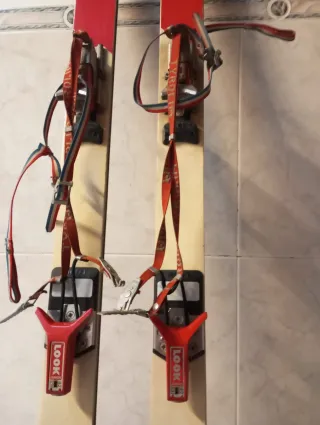 Dos pares de Esquís LOOK Junior con fijaciones