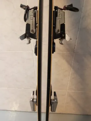 Dos pares de Esquís LOOK Junior con fijaciones