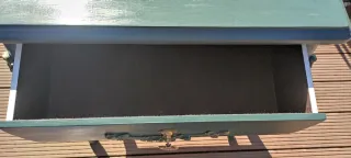 Mesilla verde intenso con 3 cajones