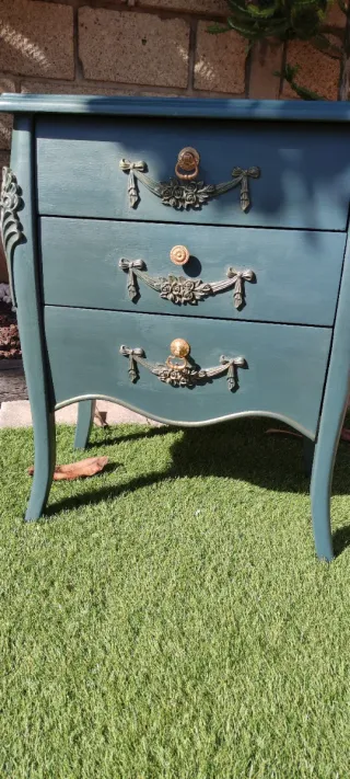 Mesilla verde intenso con 3 cajones