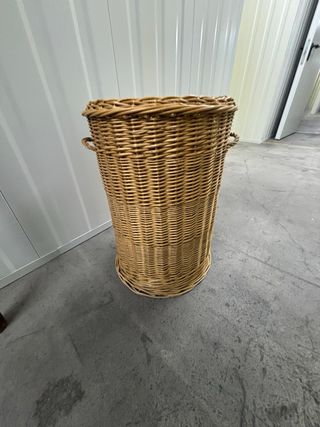 Cesto grande de mimbre antiguo