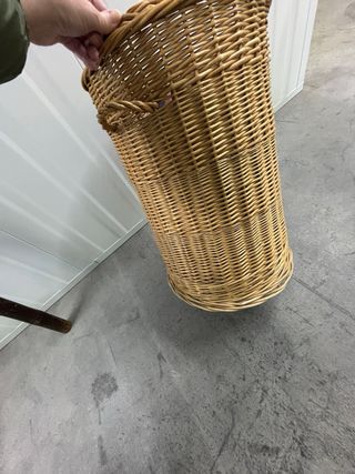 Cesto grande de mimbre antiguo