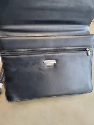 Maletín de piel negro