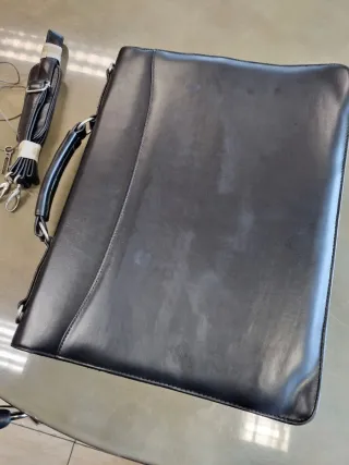 Maletín de piel negro