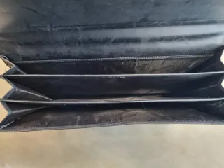 Maletín de piel negro