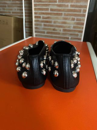 Bailarinas negras con remaches plateados