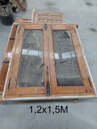 Conjunto de 14 ventanas y puerta de madera maciza